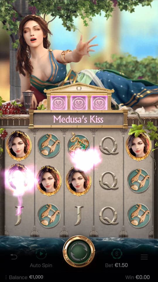 เกมสล็อต Medusa หน้าเกมเพลย์ พร้อมสัญลักษณ์โบนัสและวงล้อรางวัล